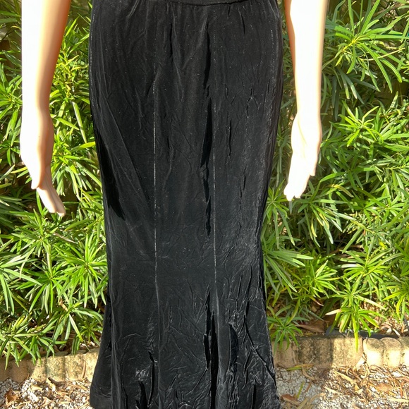 VINTAGE BLACK SILK VELVET MERMAID STYLE SKIRT - Picture 2 of 6